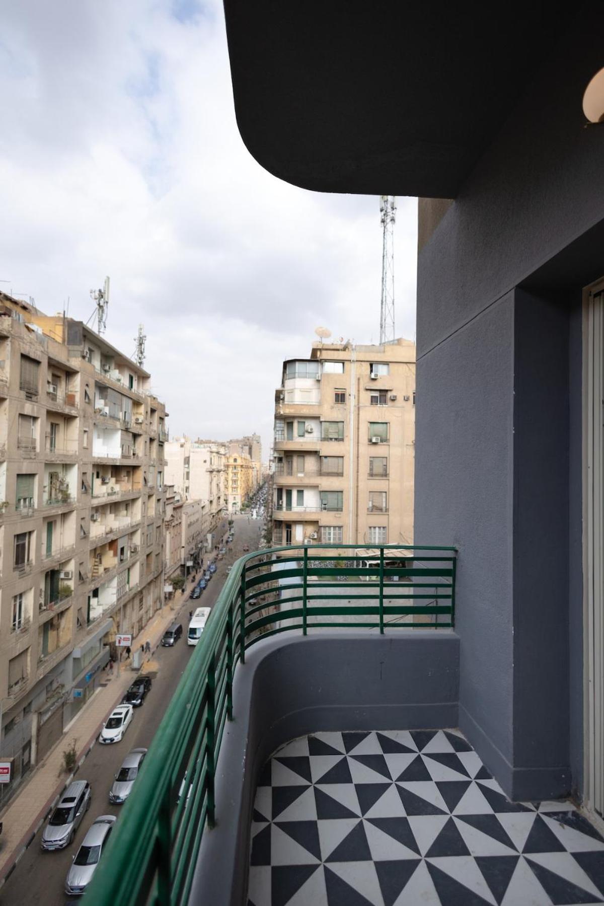 Apartment Vintage High Ceiling In The Heart Of