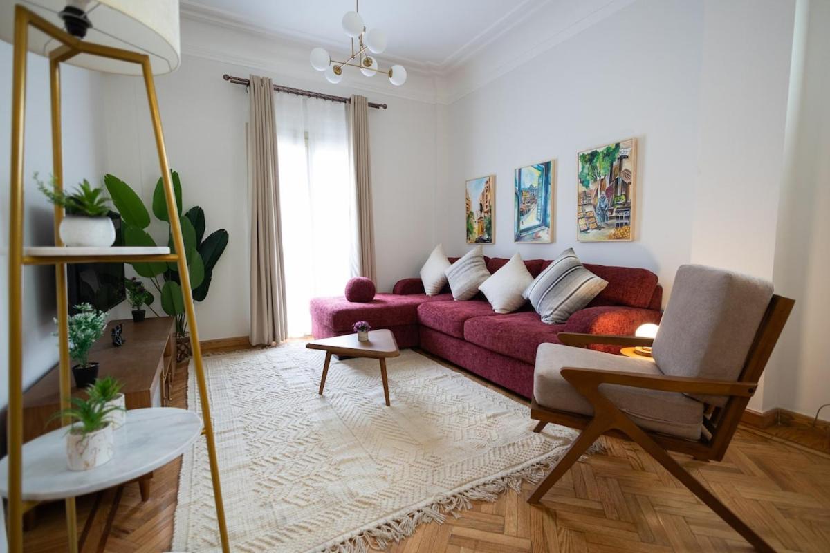 Vintage High Ceiling In The Heart Of Apartment *